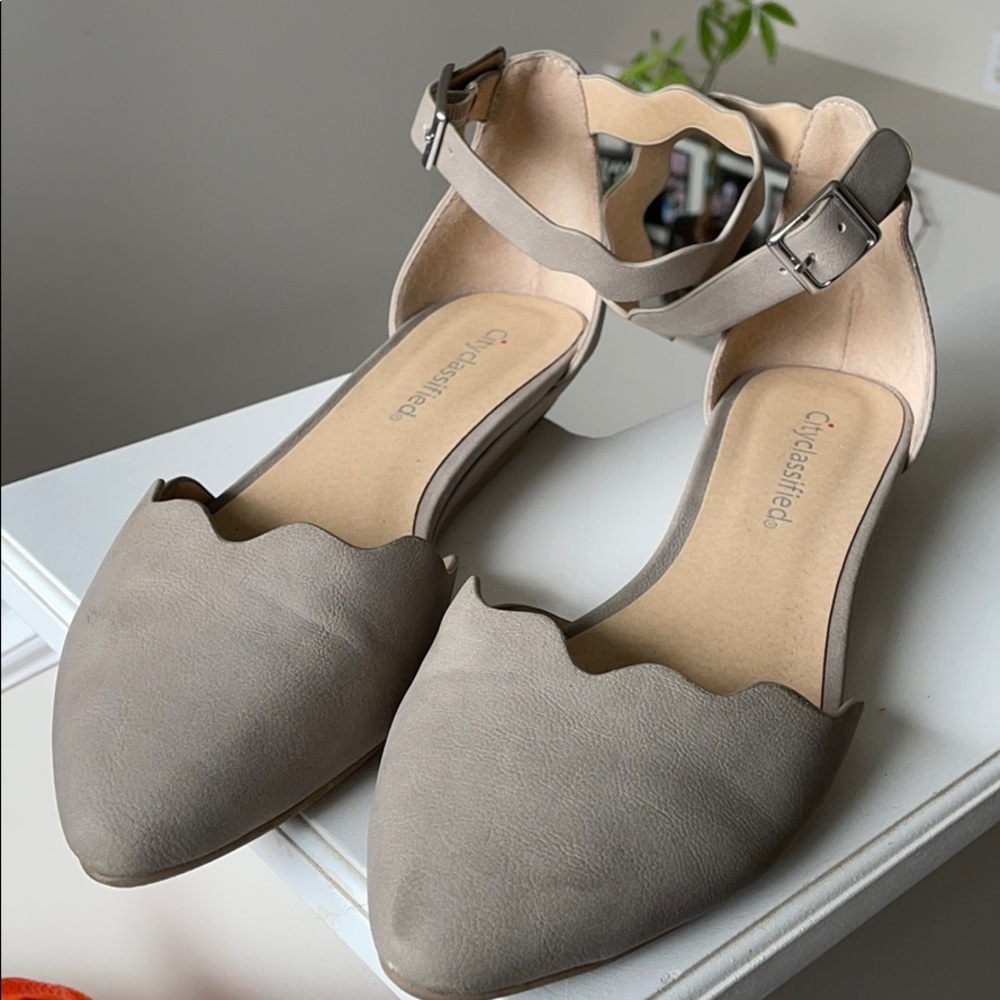 Flats with ankle strap
